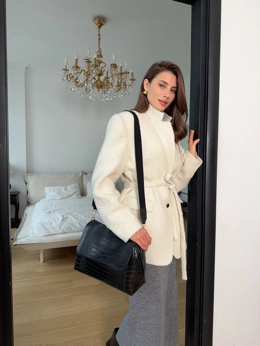 AVA Black