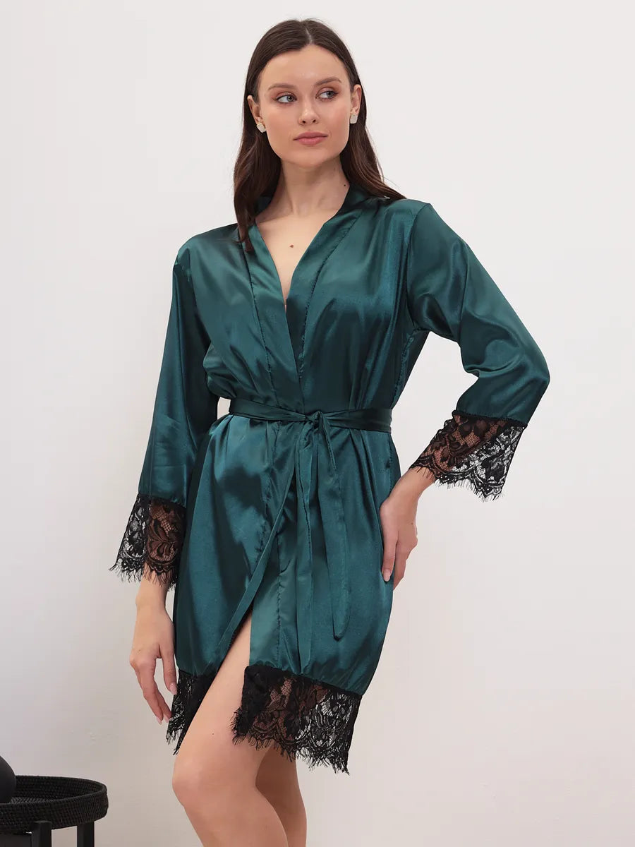 Halat din satin fin cu dantela, maneci lungi si decolteu in V, Verde
