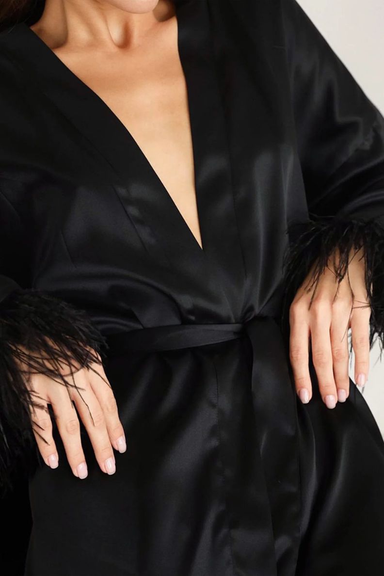 Halat din satin cu pene pe mâneci, scurt, Negru