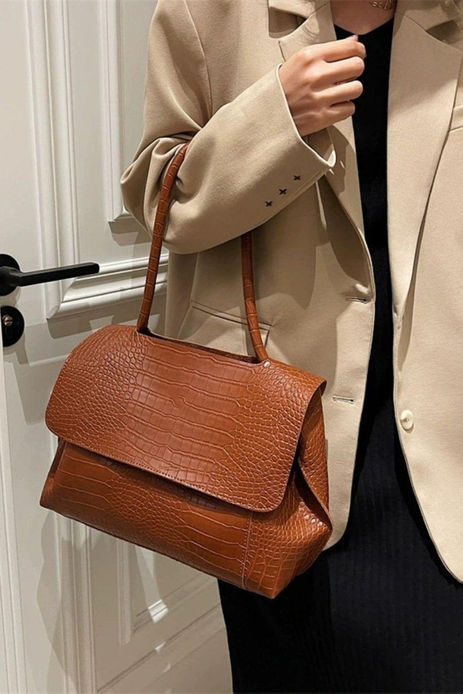 AVA Light Brown