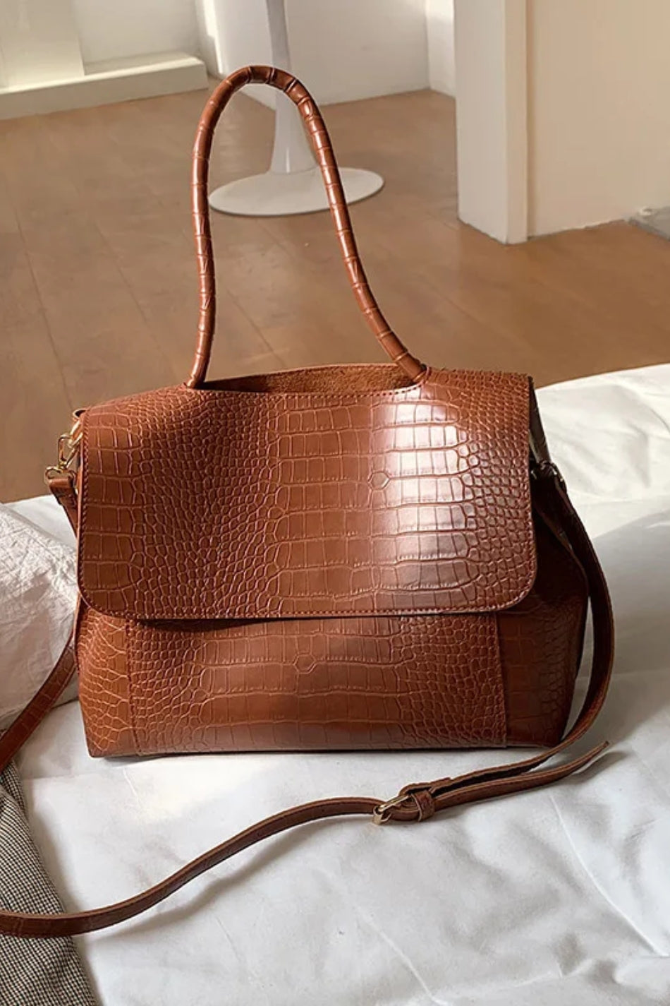 AVA Light Brown